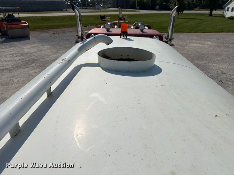 image for item FK4152 2006 Peterbilt 378 water truck