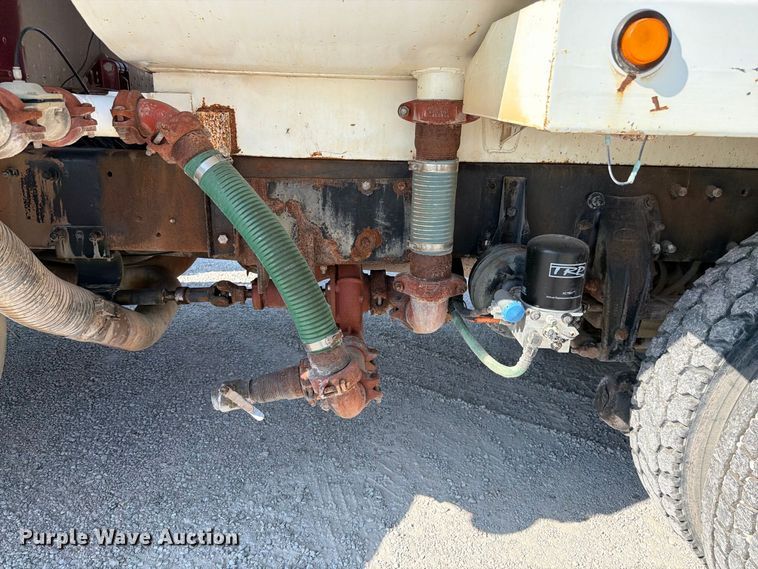 image for item FK4152 2006 Peterbilt 378 water truck