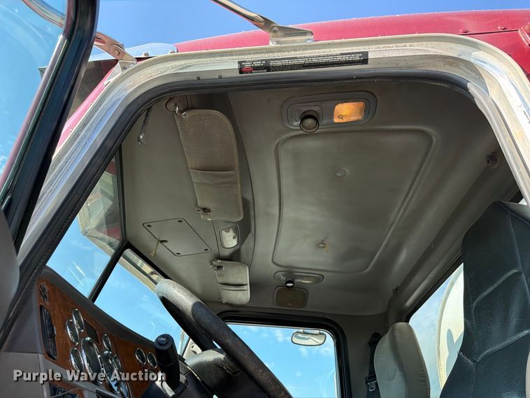 image for item FK4152 2006 Peterbilt 378 water truck