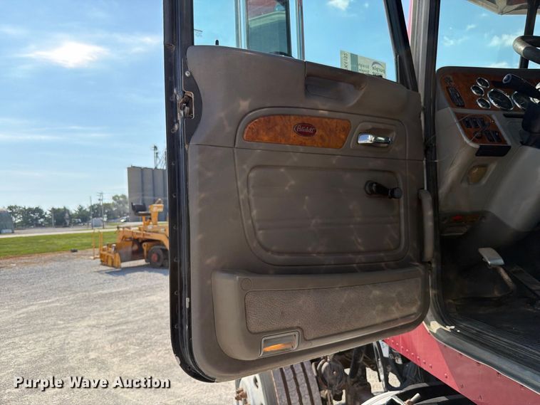 image for item FK4152 2006 Peterbilt 378 water truck