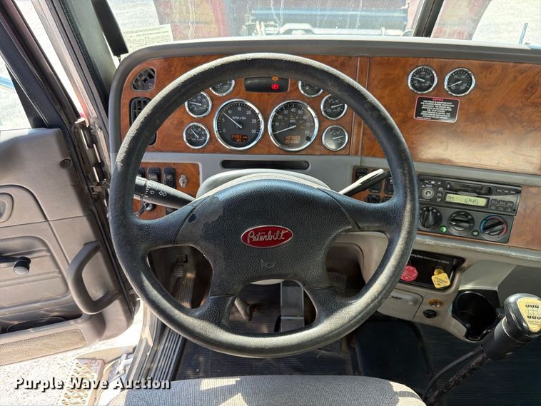 image for item FK4152 2006 Peterbilt 378 water truck