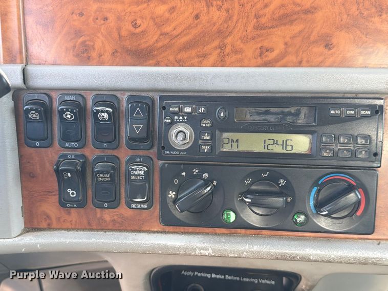 image for item FK4152 2006 Peterbilt 378 water truck