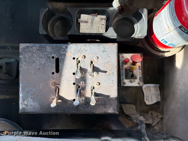 image for item FK4152 2006 Peterbilt 378 water truck