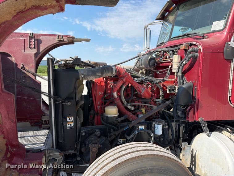 image for item FK4152 2006 Peterbilt 378 water truck