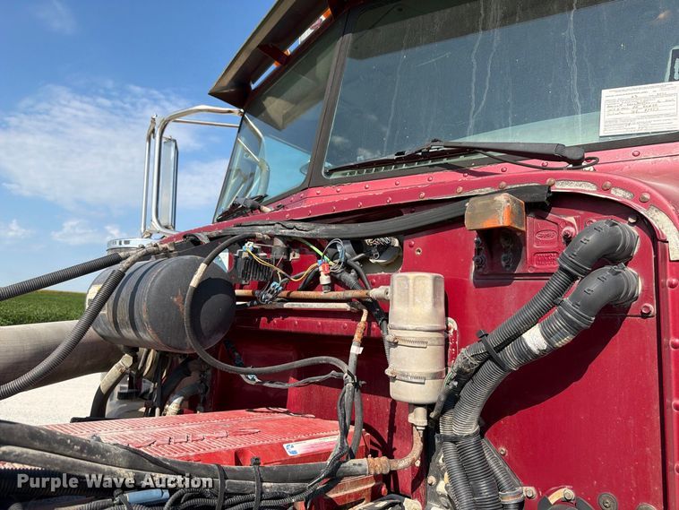 image for item FK4152 2006 Peterbilt 378 water truck
