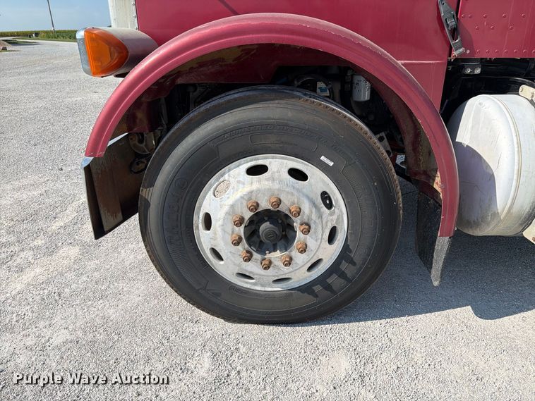 image for item FK4152 2006 Peterbilt 378 water truck