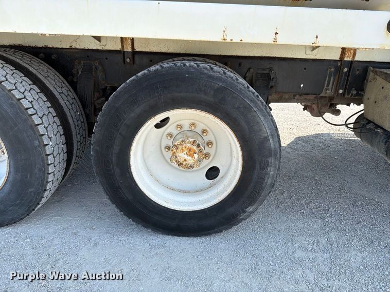 image for item FK4152 2006 Peterbilt 378 water truck