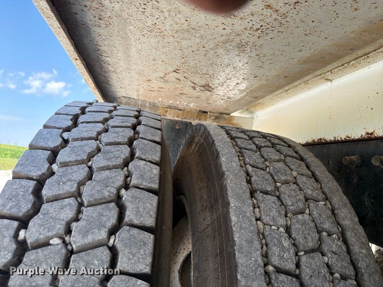 image for item FK4152 2006 Peterbilt 378 water truck