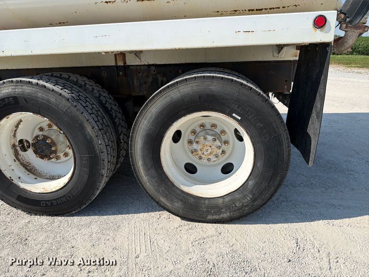 image for item FK4152 2006 Peterbilt 378 water truck
