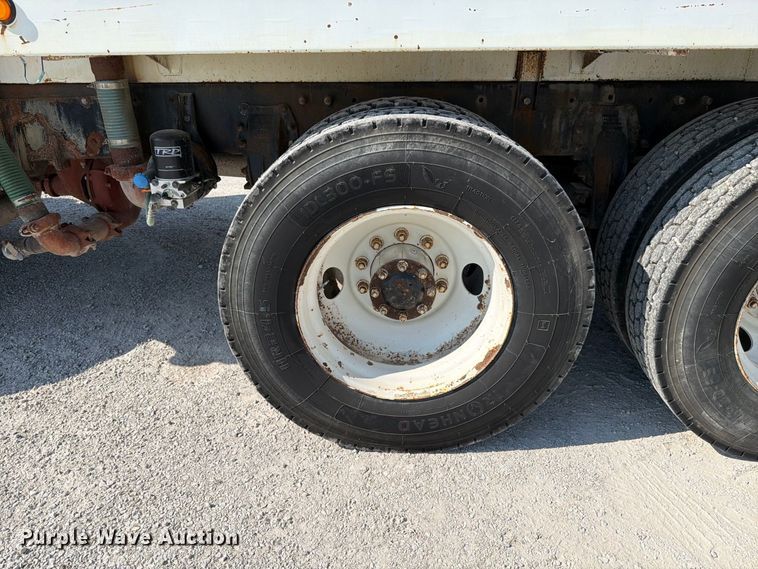 image for item FK4152 2006 Peterbilt 378 water truck