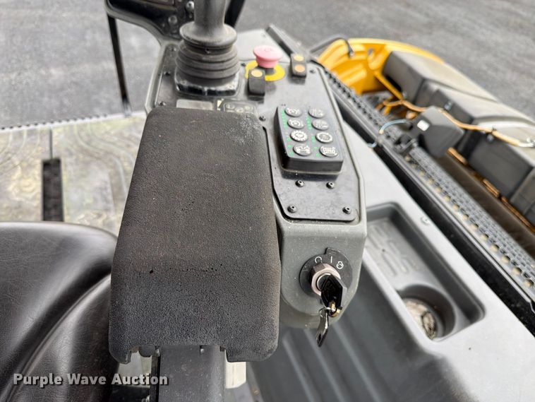image for item FK4178 2021 Caterpillar CB13 double drum vibratory roller