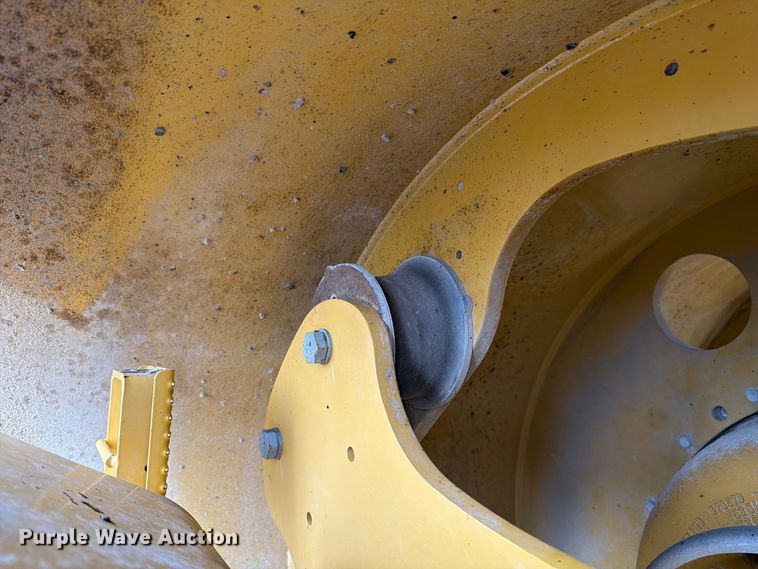 image for item FK4178 2021 Caterpillar CB13 double drum vibratory roller