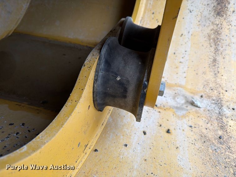 image for item FK4178 2021 Caterpillar CB13 double drum vibratory roller
