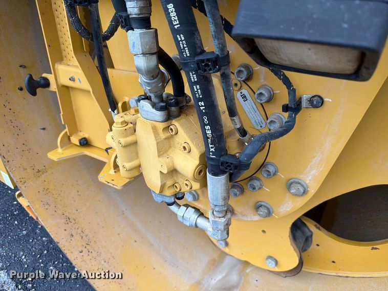 image for item FK4178 2021 Caterpillar CB13 double drum vibratory roller