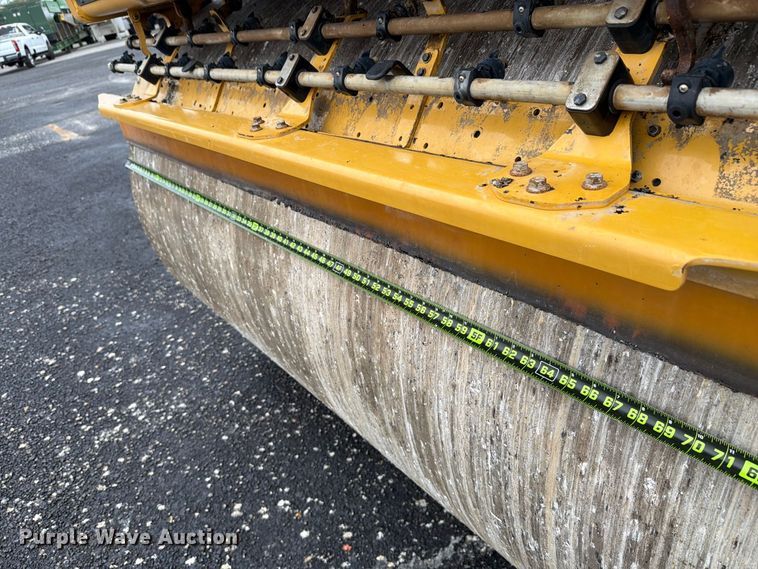 image for item FK4178 2021 Caterpillar CB13 double drum vibratory roller