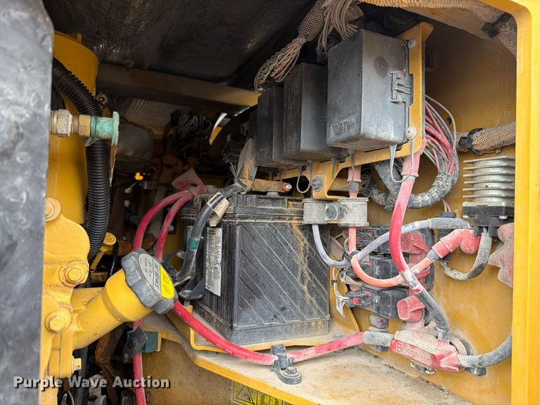 image for item FK4179 2021 Caterpillar CB13 double drum vibratory roller