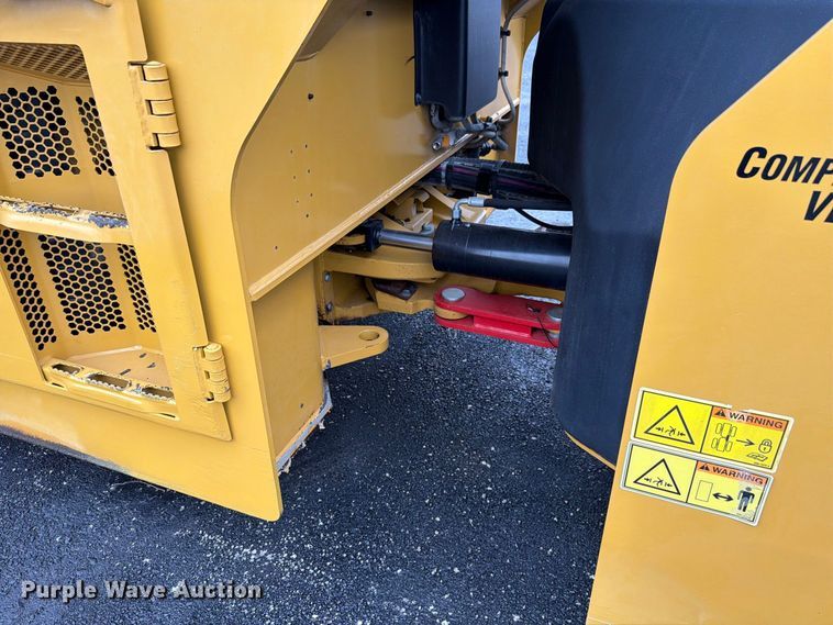 image for item FK4179 2021 Caterpillar CB13 double drum vibratory roller