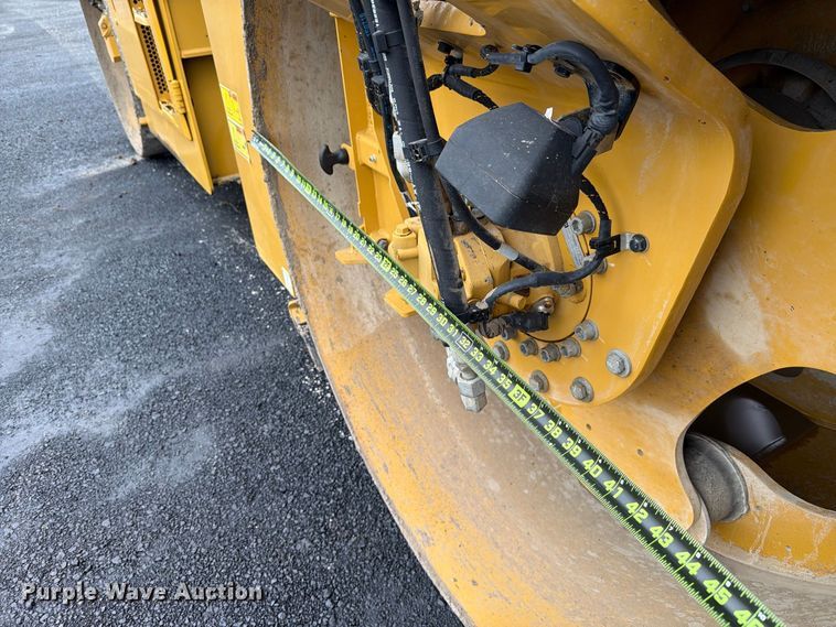 image for item FK4179 2021 Caterpillar CB13 double drum vibratory roller