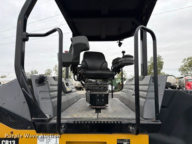 image for item FK4179 2021 Caterpillar CB13 double drum vibratory roller