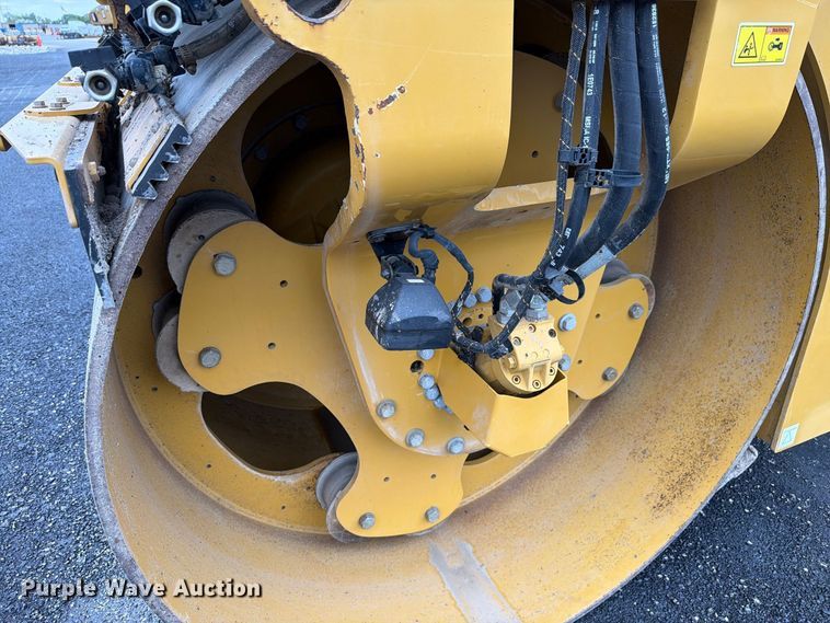 image for item FK4179 2021 Caterpillar CB13 double drum vibratory roller