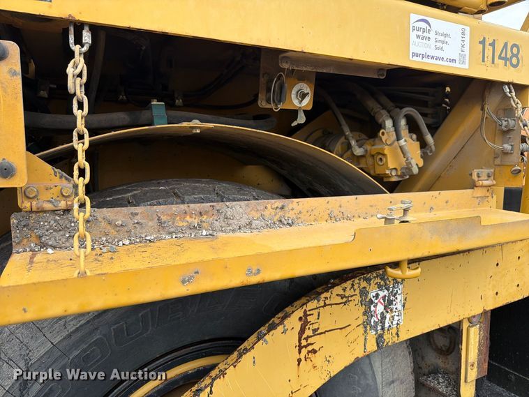 image for item FK4180 2006 Caterpillar AP1000D paver