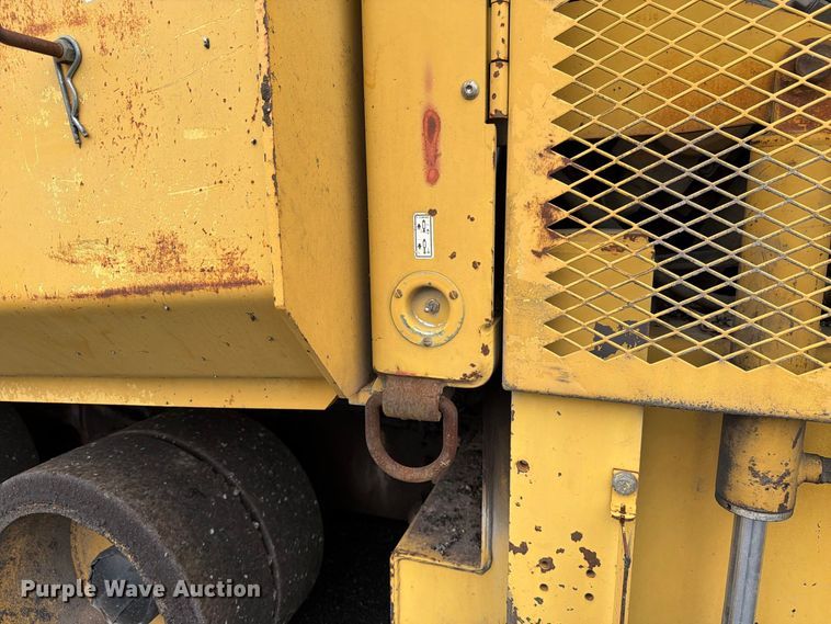 image for item FK4180 2006 Caterpillar AP1000D paver