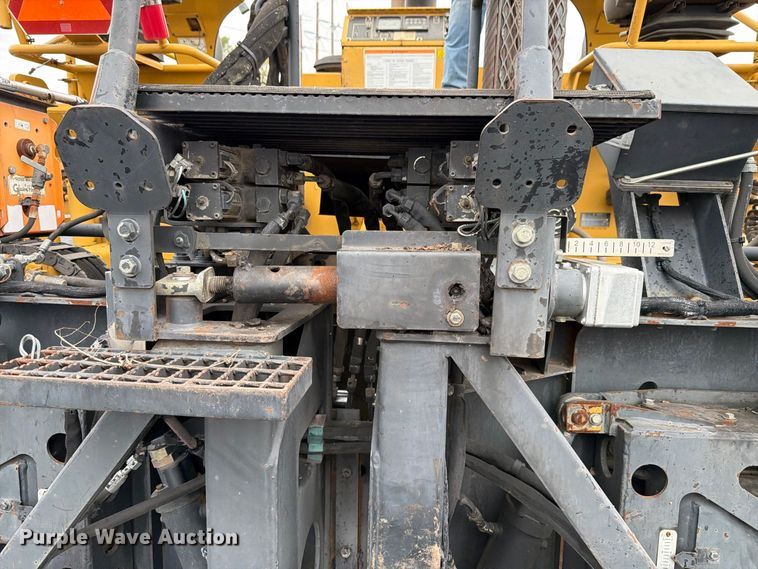 image for item FK4180 2006 Caterpillar AP1000D paver
