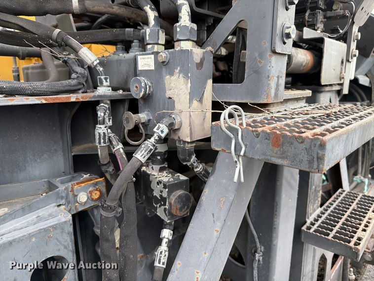 image for item FK4180 2006 Caterpillar AP1000D paver