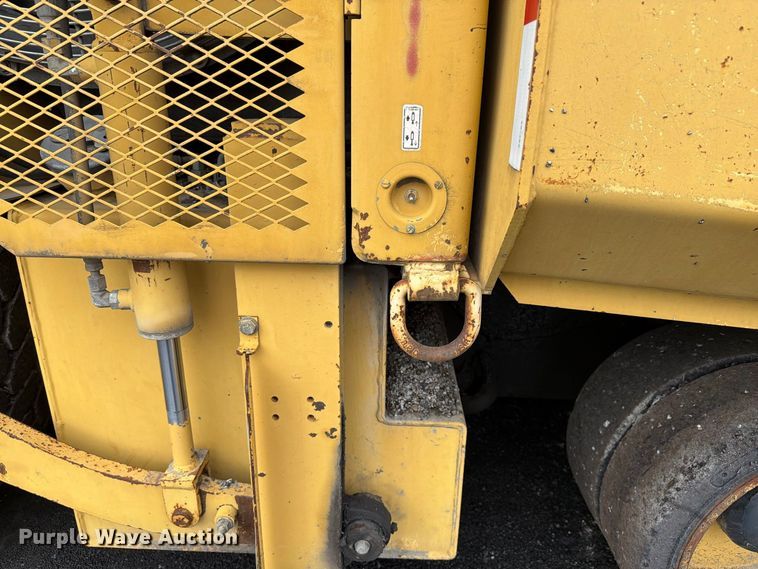 image for item FK4180 2006 Caterpillar AP1000D paver