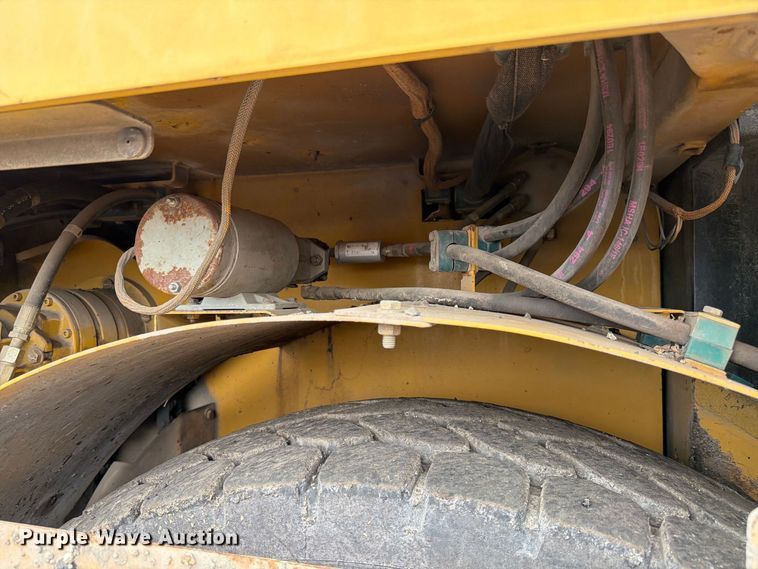image for item FK4180 2006 Caterpillar AP1000D paver