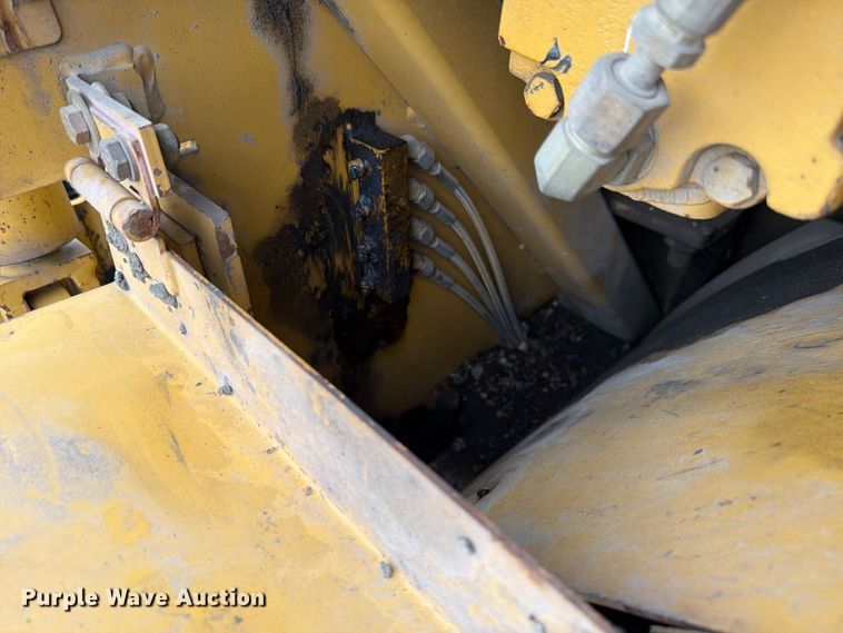 image for item FK4180 2006 Caterpillar AP1000D paver