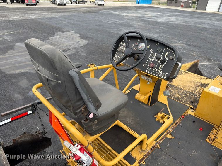 image for item FK4180 2006 Caterpillar AP1000D paver