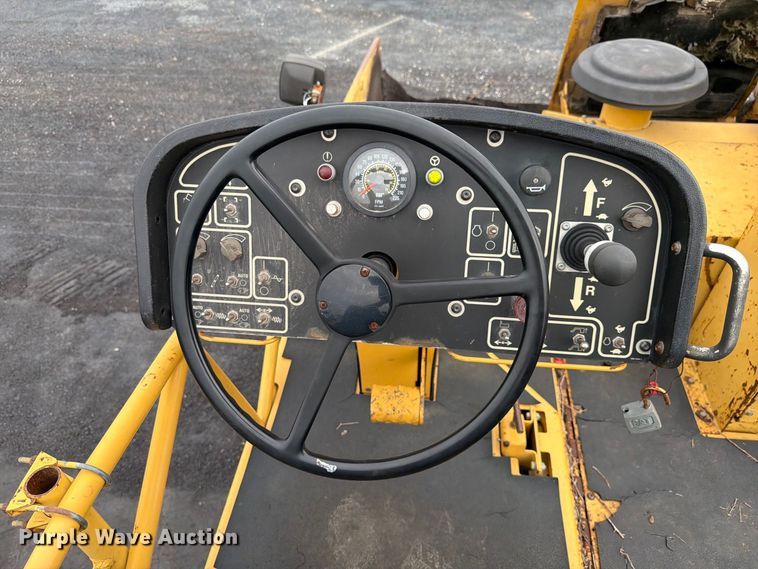 image for item FK4180 2006 Caterpillar AP1000D paver