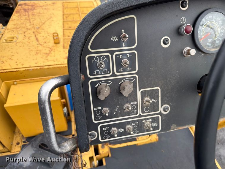 image for item FK4180 2006 Caterpillar AP1000D paver