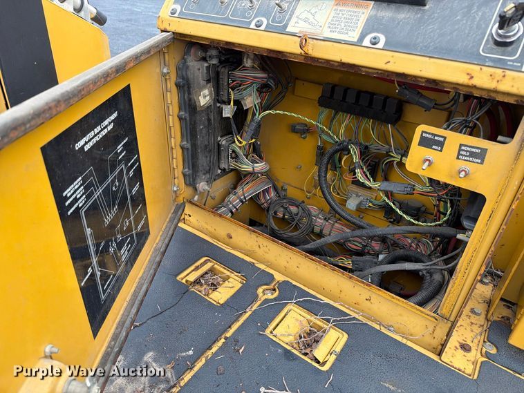 image for item FK4180 2006 Caterpillar AP1000D paver