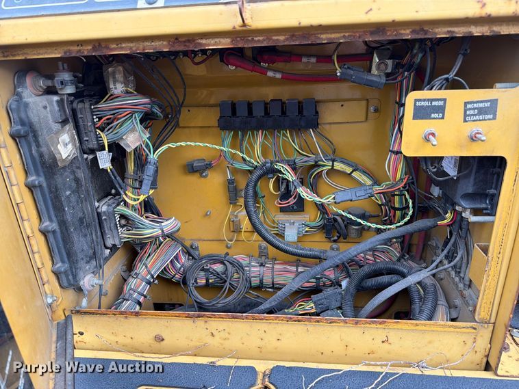 image for item FK4180 2006 Caterpillar AP1000D paver