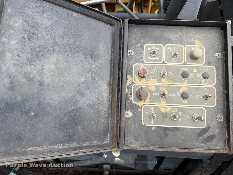 image for item FK4180 2006 Caterpillar AP1000D paver