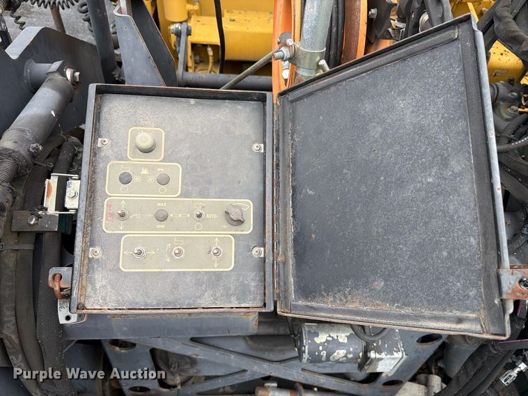 image for item FK4180 2006 Caterpillar AP1000D paver