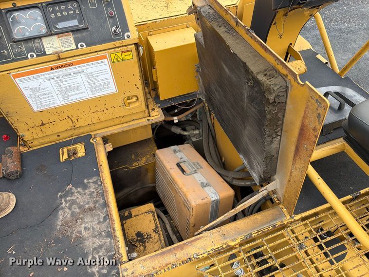image for item FK4180 2006 Caterpillar AP1000D paver