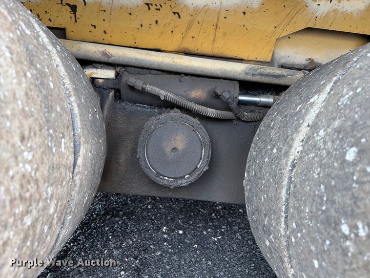 image for item FK4180 2006 Caterpillar AP1000D paver