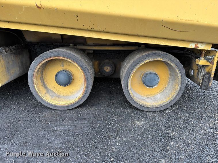 image for item FK4180 2006 Caterpillar AP1000D paver