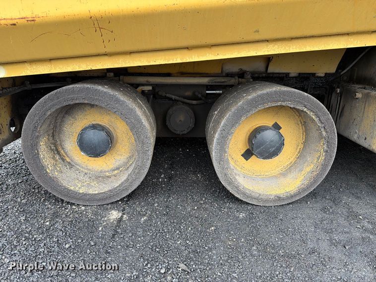 image for item FK4180 2006 Caterpillar AP1000D paver