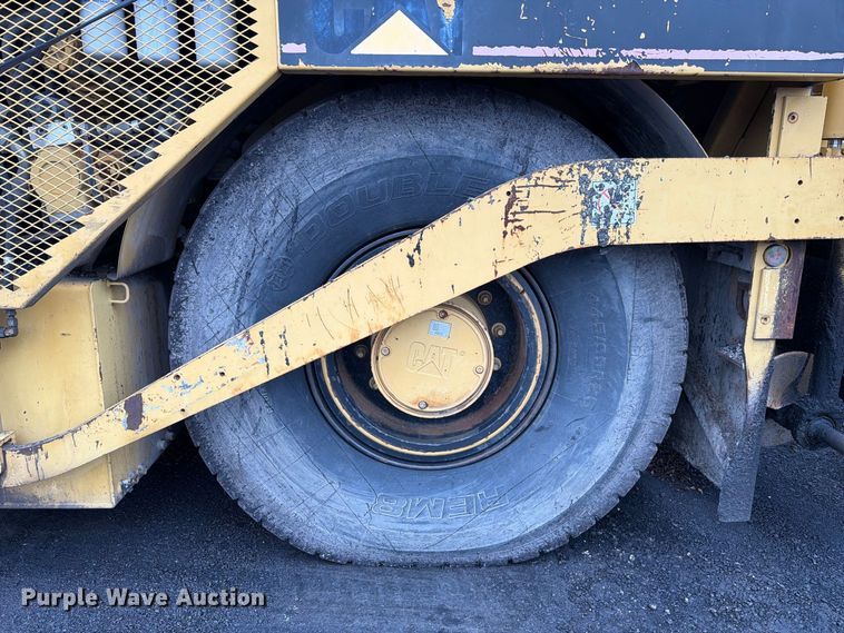 image for item FK4180 2006 Caterpillar AP1000D paver