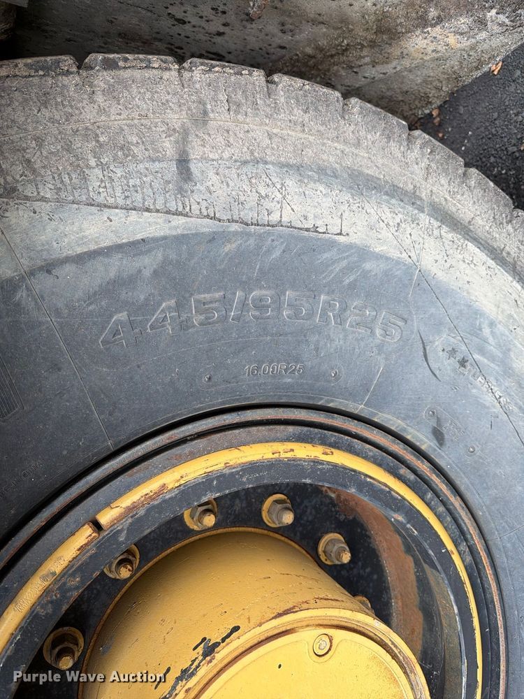 image for item FK4180 2006 Caterpillar AP1000D paver