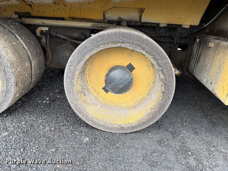 image for item FK4180 2006 Caterpillar AP1000D paver
