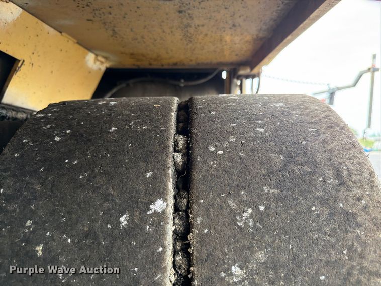 image for item FK4180 2006 Caterpillar AP1000D paver