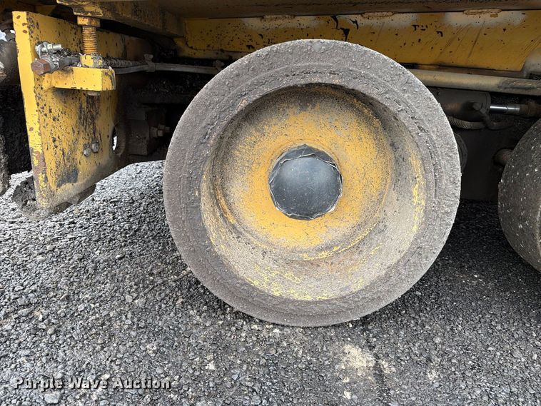 image for item FK4180 2006 Caterpillar AP1000D paver