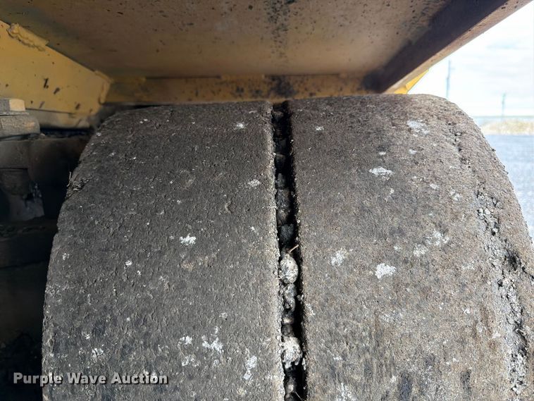 image for item FK4180 2006 Caterpillar AP1000D paver