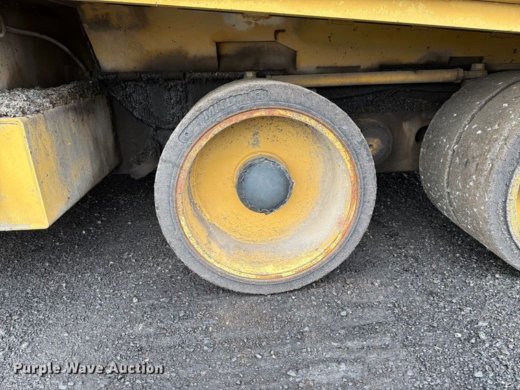 image for item FK4180 2006 Caterpillar AP1000D paver
