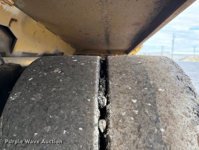 image for item FK4180 2006 Caterpillar AP1000D paver